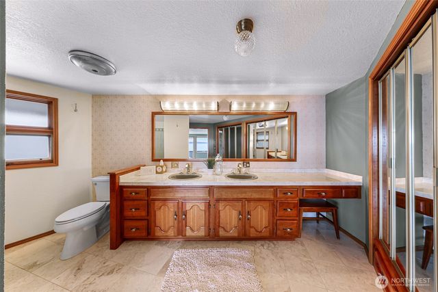 13029 Standring Lane SW, Burien, WA 98146
