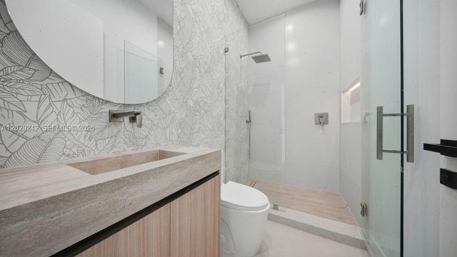 3318 NE 16TH Place, Fort Lauderdale, FL 33305