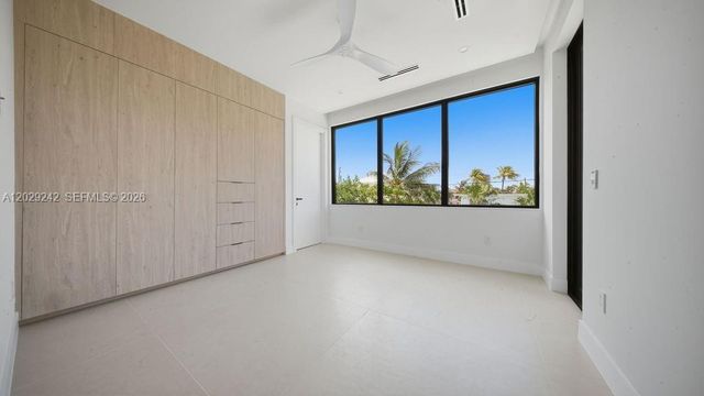 3318 NE 16TH Place, Fort Lauderdale, FL 33305