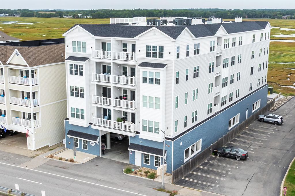 Image 2 of property listing at 435 Ocean Blvd Unit 405, Hampton, NH 03842