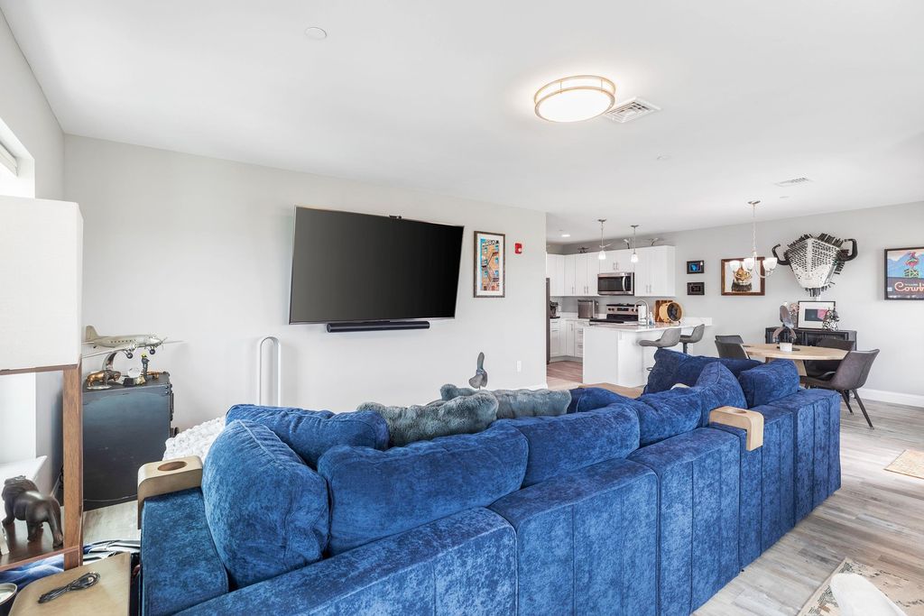 Image 11 of property listing at 435 Ocean Blvd Unit 405, Hampton, NH 03842