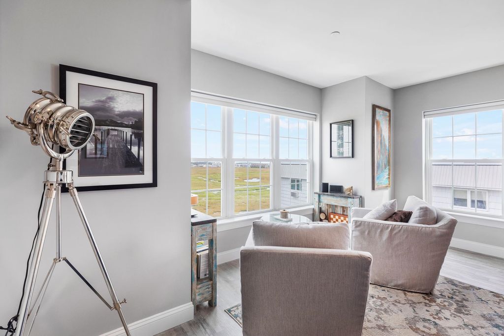 Image 12 of property listing at 435 Ocean Blvd Unit 405, Hampton, NH 03842
