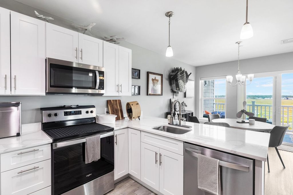 Image 14 of property listing at 435 Ocean Blvd Unit 405, Hampton, NH 03842