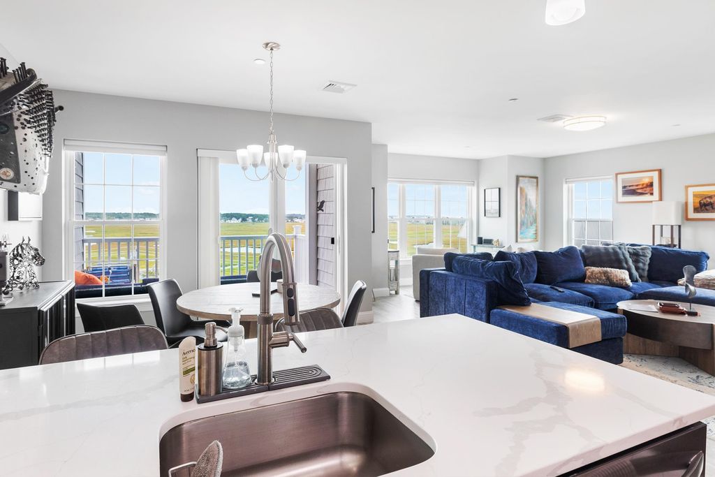 Image 15 of property listing at 435 Ocean Blvd Unit 405, Hampton, NH 03842