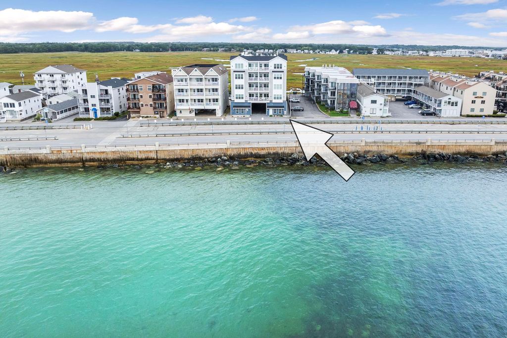 Image 3 of property listing at 435 Ocean Blvd Unit 405, Hampton, NH 03842
