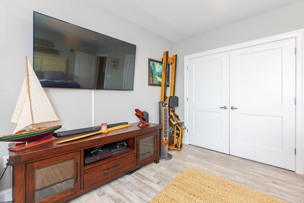 Image 21 of property listing at 435 Ocean Blvd Unit 405, Hampton, NH 03842