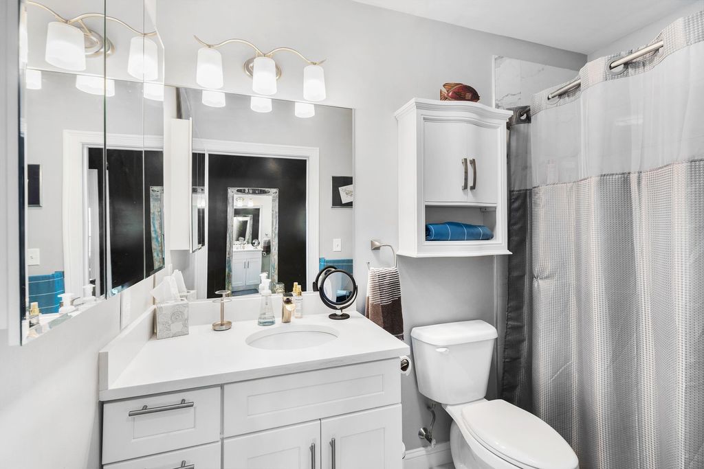 Image 31 of property listing at 435 Ocean Blvd Unit 405, Hampton, NH 03842