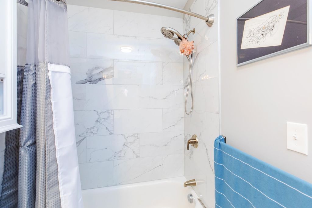 Image 32 of property listing at 435 Ocean Blvd Unit 405, Hampton, NH 03842
