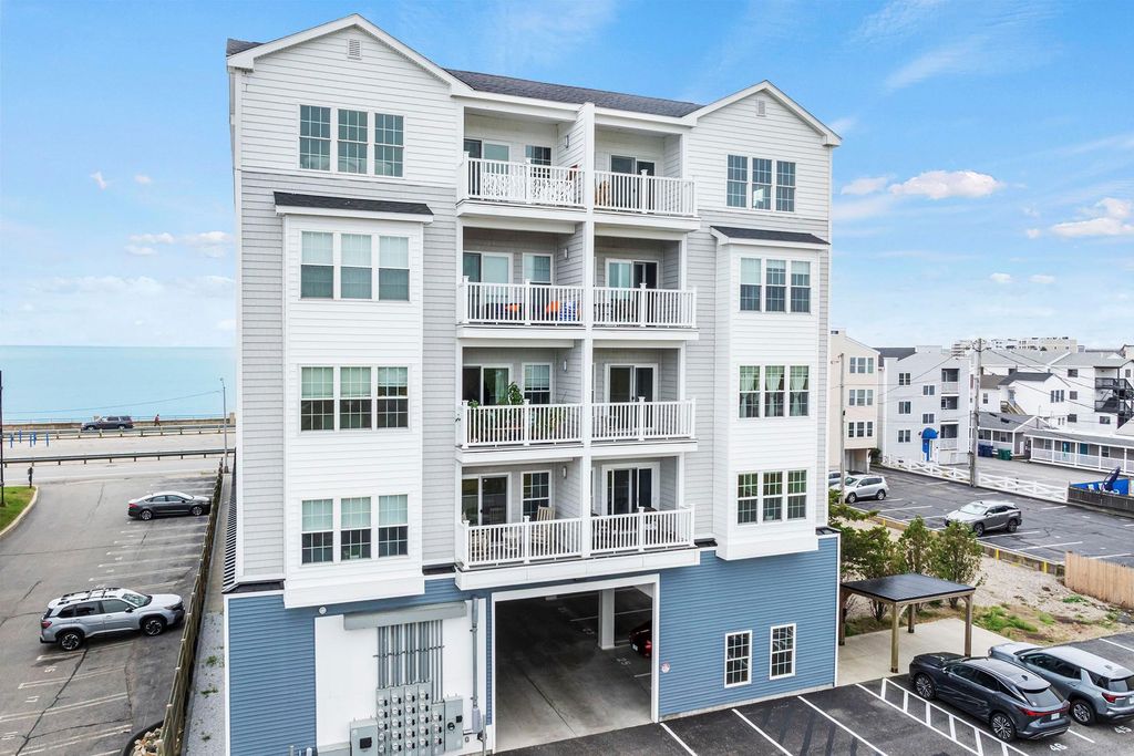Image 33 of property listing at 435 Ocean Blvd Unit 405, Hampton, NH 03842