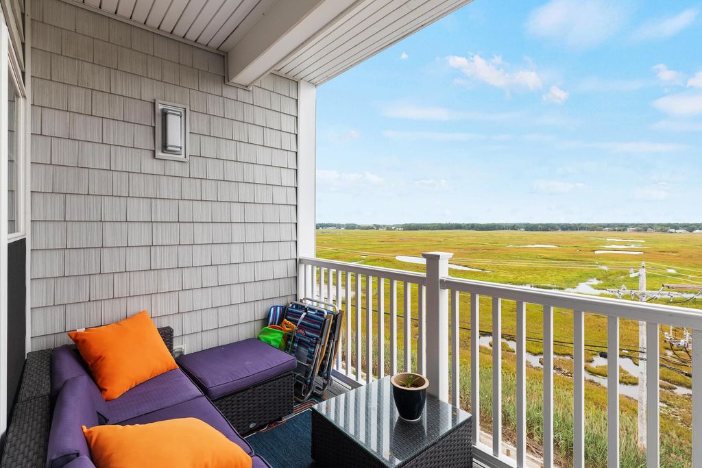 Image 34 of property listing at 435 Ocean Blvd Unit 405, Hampton, NH 03842