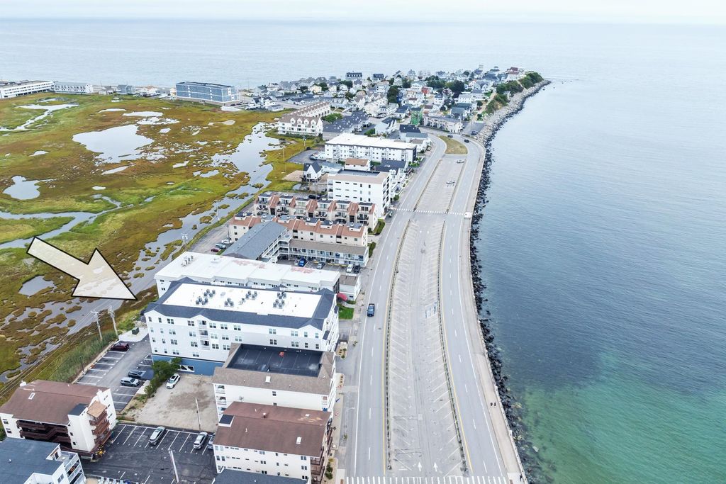 Image 5 of property listing at 435 Ocean Blvd Unit 405, Hampton, NH 03842