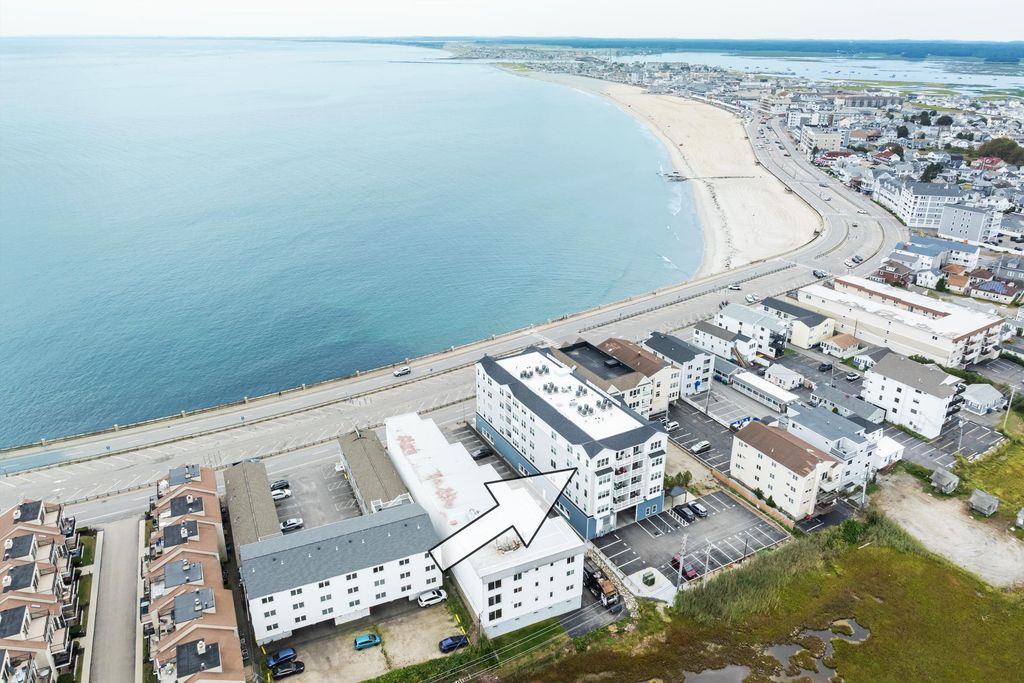Image 7 of property listing at 435 Ocean Blvd Unit 405, Hampton, NH 03842