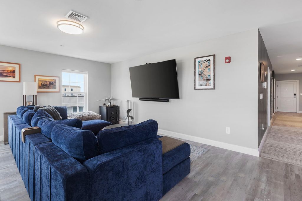Image 10 of property listing at 435 Ocean Blvd Unit 405, Hampton, NH 03842