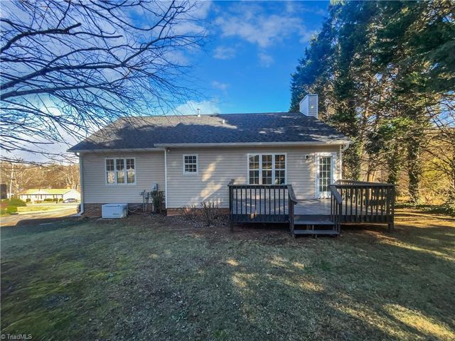 3994 Leinbach Drive, Winston-salem, NC 27106