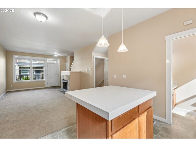 2777 Se NICKLAUS Ct, Hillsboro, OR 97123