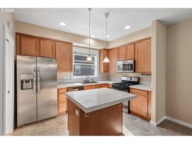 2777 Se NICKLAUS Ct, Hillsboro, OR 97123