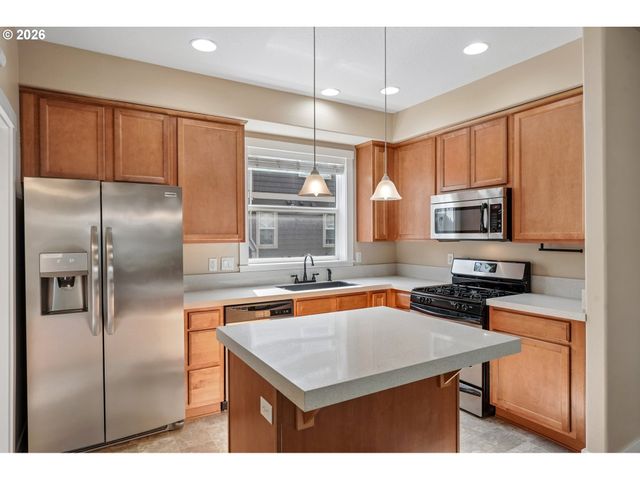2777 Se NICKLAUS Ct, Hillsboro, OR 97123