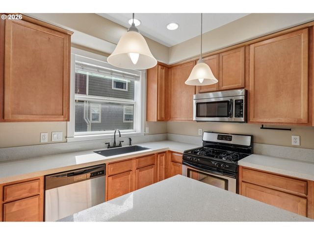 2777 Se NICKLAUS Ct, Hillsboro, OR 97123