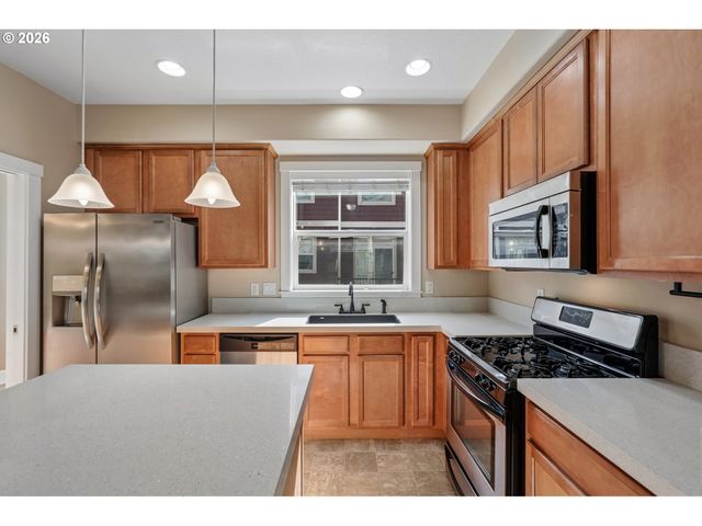 2777 Se NICKLAUS Ct, Hillsboro, OR 97123