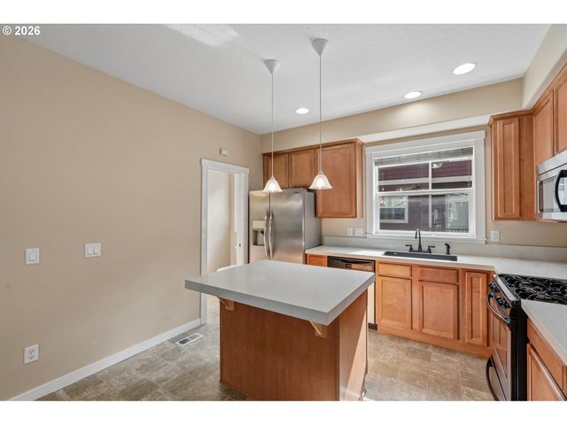 2777 Se NICKLAUS Ct, Hillsboro, OR 97123