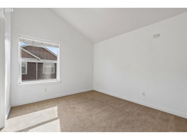 2777 Se NICKLAUS Ct, Hillsboro, OR 97123