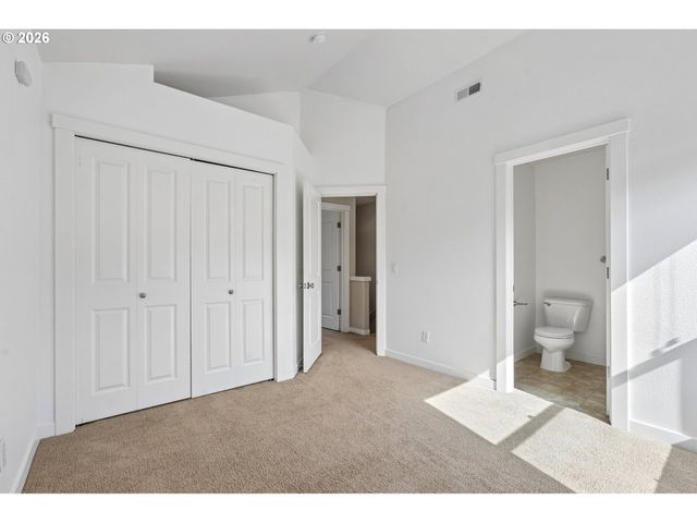 2777 Se NICKLAUS Ct, Hillsboro, OR 97123