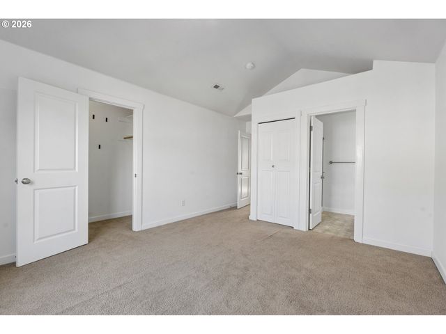 2777 Se NICKLAUS Ct, Hillsboro, OR 97123
