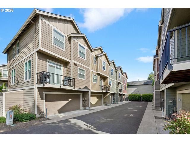 2777 Se NICKLAUS Ct, Hillsboro, OR 97123