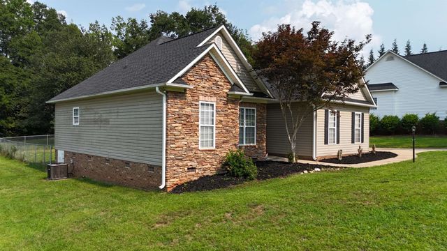 232 Orleans Drive, Wellford, SC 29385