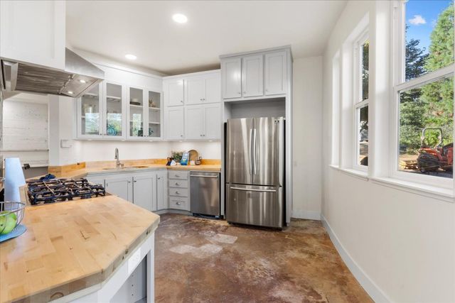 19780 Venus Ct, Grass Valley, CA 95949