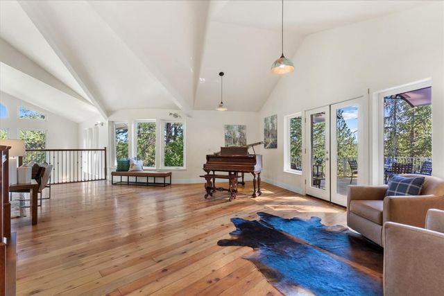 19780 Venus Ct, Grass Valley, CA 95949