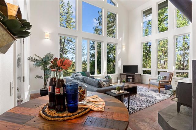 19780 Venus Ct, Grass Valley, CA 95949
