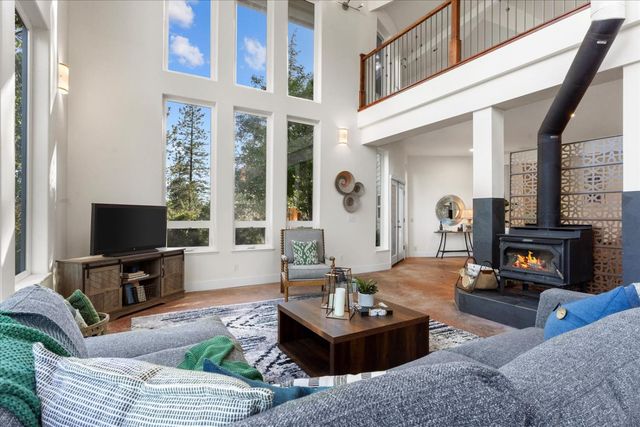19780 Venus Ct, Grass Valley, CA 95949