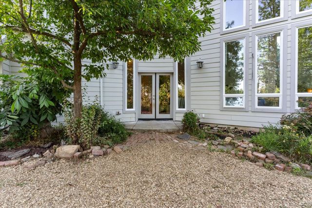 19780 Venus Ct, Grass Valley, CA 95949