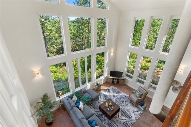 19780 Venus Ct, Grass Valley, CA 95949