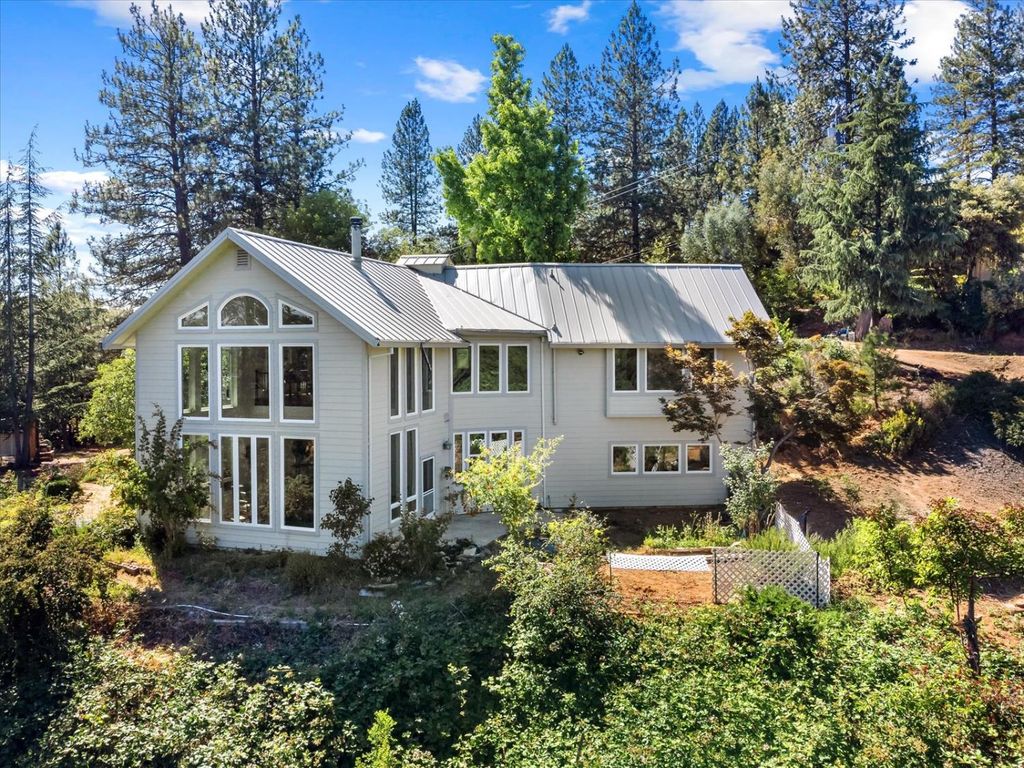19780 Venus Ct, Grass Valley, CA 95949