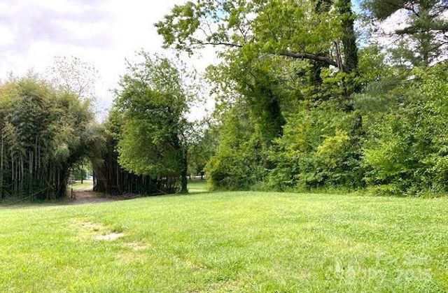 99999 Brevard Road, Hendersonville, NC 28792