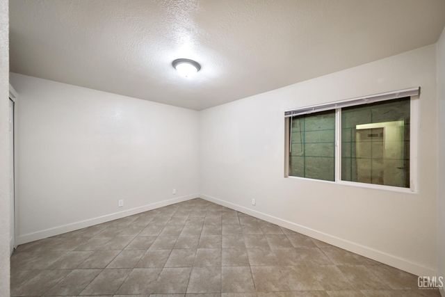 1001 S Owens Street, Bakersfield, CA 93307