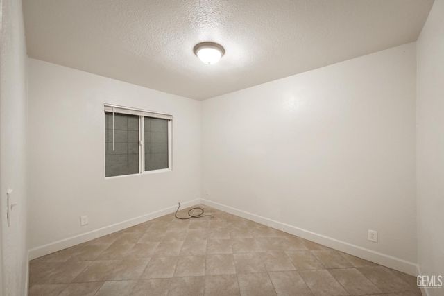 1001 S Owens Street, Bakersfield, CA 93307