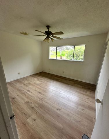 42912 Country Club Drive E, Oakhurst, CA 93644