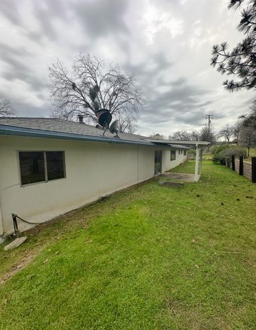 42912 Country Club Drive E, Oakhurst, CA 93644