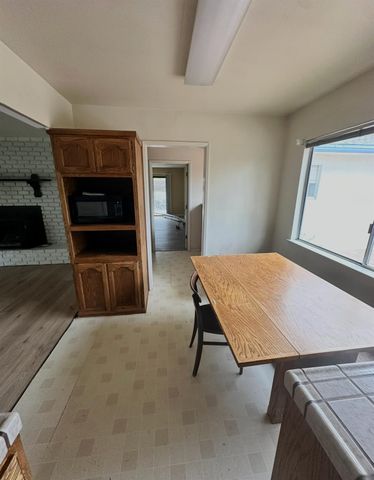 42912 Country Club Drive E, Oakhurst, CA 93644