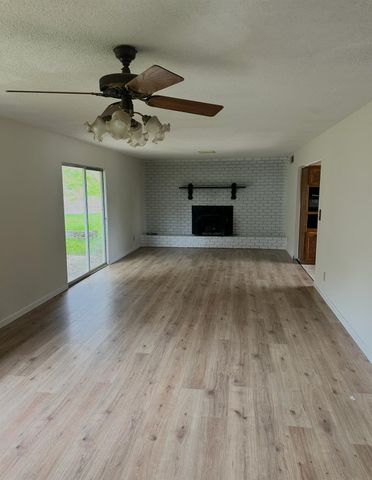 42912 Country Club Drive E, Oakhurst, CA 93644