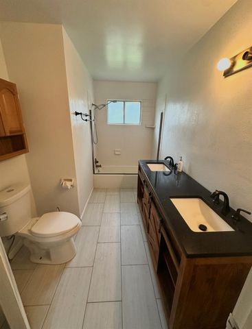 42912 Country Club Drive E, Oakhurst, CA 93644