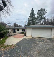 42912 Country Club Drive E, Oakhurst, CA 93644