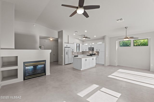 4687 S Holly Rose Drive, Green Valley, AZ 85622