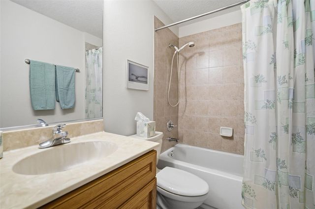 2132 GRANTHAM GREENS DRIVE, Sun City Center, FL 33573