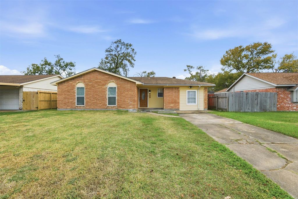 827 Parkhill Street, Channelview, TX 77530