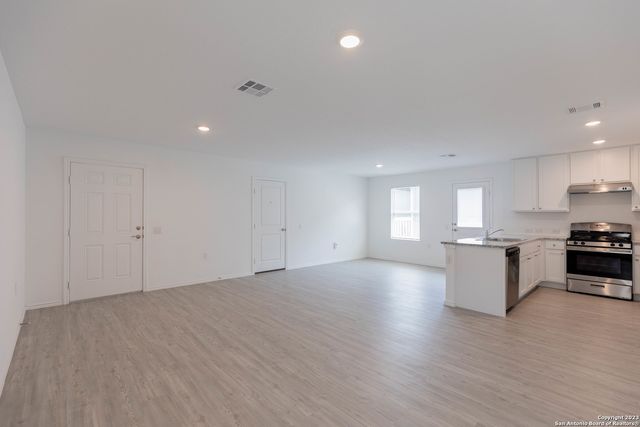 4439 zoe, San Antonio, TX 78222