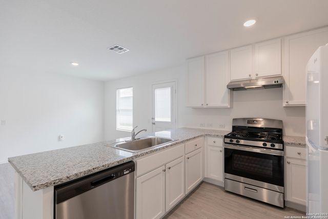 4439 zoe, San Antonio, TX 78222